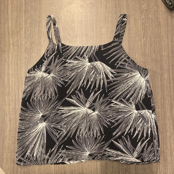 Patterned Tank Top - Picture 2 of 4